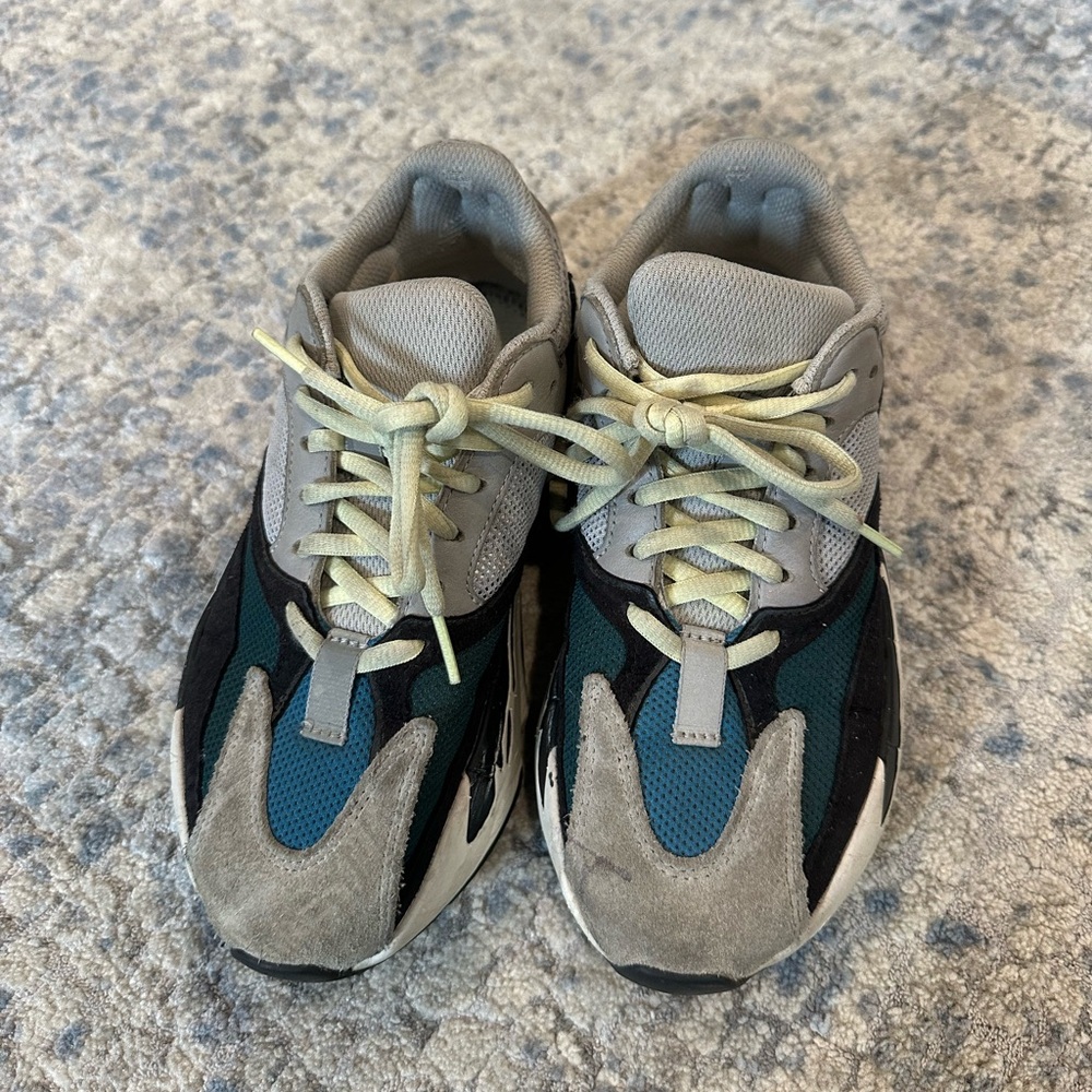 Yeezy boost 700
